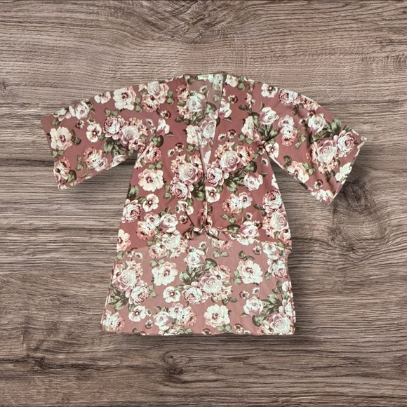 NWOT ANDREE BY UNIT Pink&White Floral Shirt Topper w/ Long Back and Tie Front Sm - Picture 2 of 4